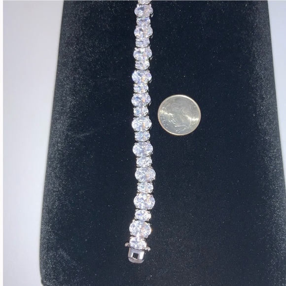 18ct Oval Cut Tennis Bracelet - Picture 10 of 11